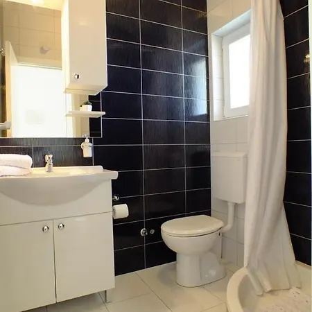 Grey House Apartment *