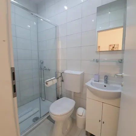 Grey House Apartment *